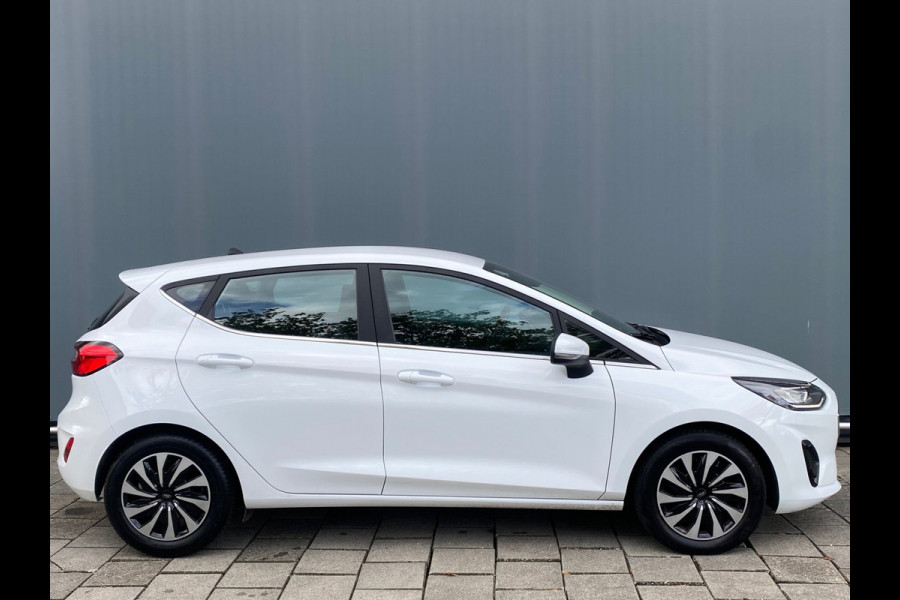 Ford Fiesta BWJ 2023 | 1.0T Hybrid 126PK Titanium | CLIMA | CARPLAY | CRUISE | NAVI | PRIVACY GLASS |