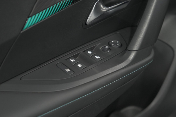 Peugeot 2008 PureTech 100 Allure Pack | Allseason Banden | Parkeersensoren | Apple Carplay