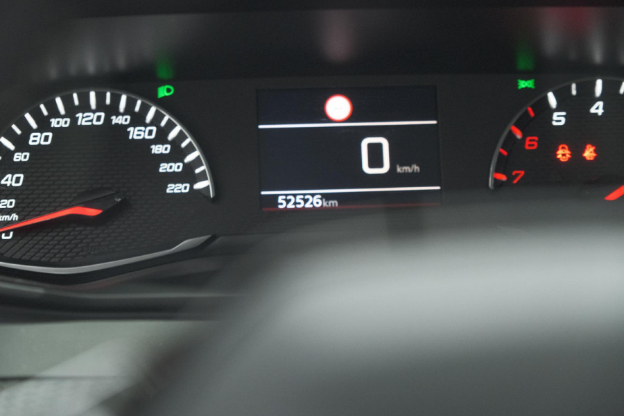 Peugeot 2008 PureTech 100 Allure Pack | Allseason Banden | Parkeersensoren | Apple Carplay