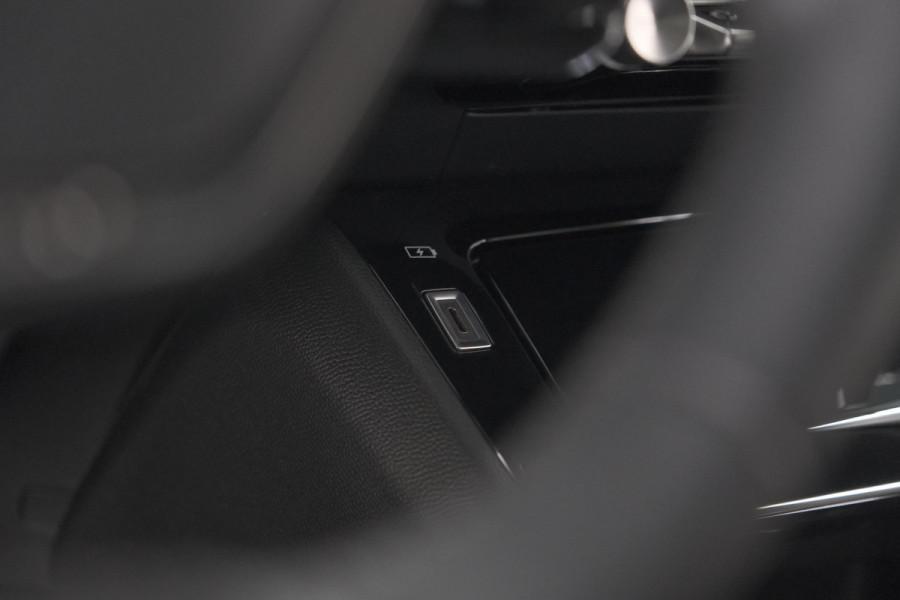 Peugeot 2008 PureTech 100 Allure Pack | Allseason Banden | Parkeersensoren | Apple Carplay
