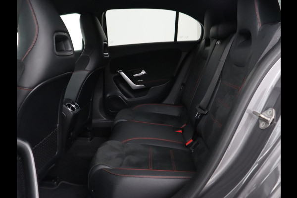Mercedes-Benz A-Klasse 180 AMG | Stoelverwarming | Leder/Alcantara | Sfeerverlichting | Widescreen | Full LED | Park Assist | Navigatie | Sportstoelen | Climate control | Cruise control