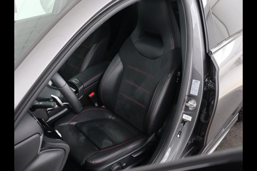 Mercedes-Benz A-Klasse 180 AMG | Stoelverwarming | Leder/Alcantara | Sfeerverlichting | Widescreen | Full LED | Park Assist | Navigatie | Sportstoelen | Climate control | Cruise control