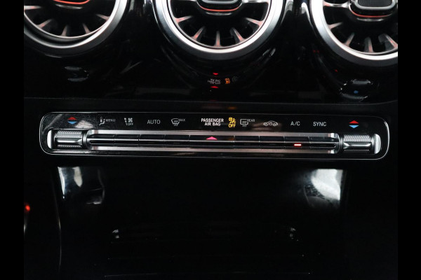 Mercedes-Benz A-Klasse 180 AMG | Stoelverwarming | Leder/Alcantara | Sfeerverlichting | Widescreen | Full LED | Park Assist | Navigatie | Sportstoelen | Climate control | Cruise control