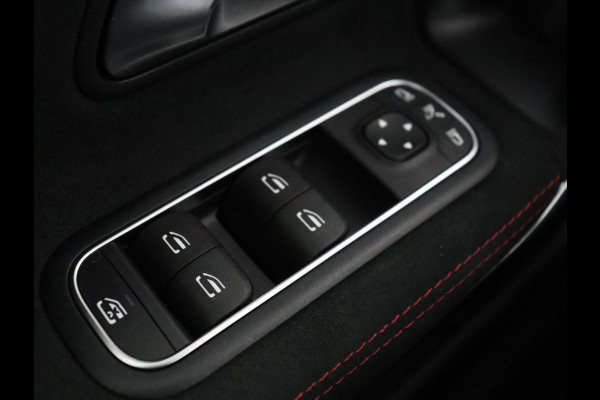 Mercedes-Benz A-Klasse 180 AMG | Stoelverwarming | Leder/Alcantara | Sfeerverlichting | Widescreen | Full LED | Park Assist | Navigatie | Sportstoelen | Climate control | Cruise control
