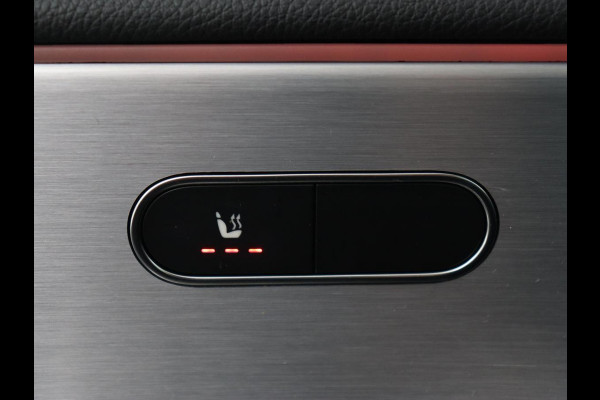 Mercedes-Benz A-Klasse 180 AMG | Stoelverwarming | Leder/Alcantara | Sfeerverlichting | Widescreen | Full LED | Park Assist | Navigatie | Sportstoelen | Climate control | Cruise control