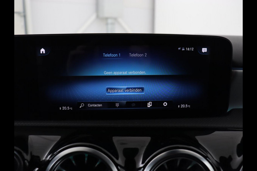 Mercedes-Benz A-Klasse 180 AMG | Stoelverwarming | Leder/Alcantara | Sfeerverlichting | Widescreen | Full LED | Park Assist | Navigatie | Sportstoelen | Climate control | Cruise control