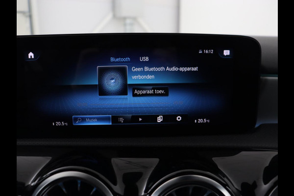 Mercedes-Benz A-Klasse 180 AMG | Stoelverwarming | Leder/Alcantara | Sfeerverlichting | Widescreen | Full LED | Park Assist | Navigatie | Sportstoelen | Climate control | Cruise control
