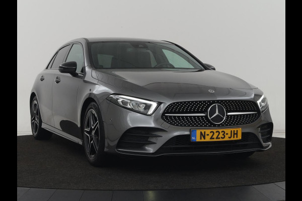 Mercedes-Benz A-Klasse 180 AMG | Stoelverwarming | Leder/Alcantara | Sfeerverlichting | Widescreen | Full LED | Park Assist | Navigatie | Sportstoelen | Climate control | Cruise control