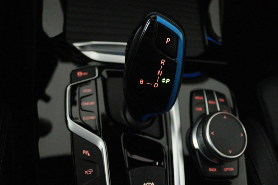 BMW iX3 High Executive 80 kWh (PANORAMADAK, SoH 97.7, SFEERVERLICHTING, STOELVERWARMING, ACHTERUITRIJCAMERA, NAVIGATIE)