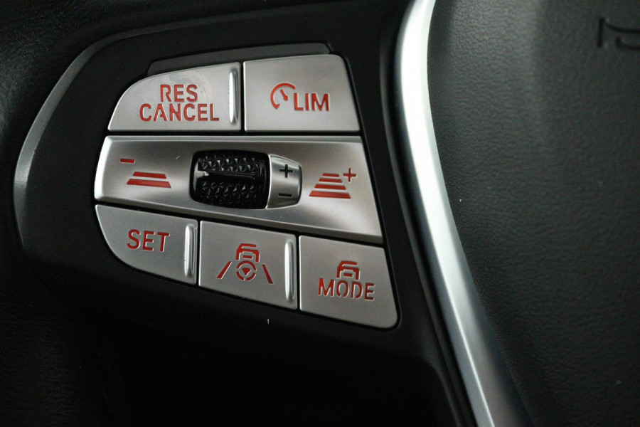 BMW iX3 High Executive 80 kWh (PANORAMADAK, SoH 97.7, SFEERVERLICHTING, STOELVERWARMING, ACHTERUITRIJCAMERA, NAVIGATIE)