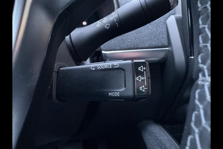 Renault ZOE R135 Intens 52 kWh | Accuhuur | DC Lader | Easy Link 9'' | Dodehoeksensoren | Climate Control | Cruise Control | Achteruitrijcamera | Navi |