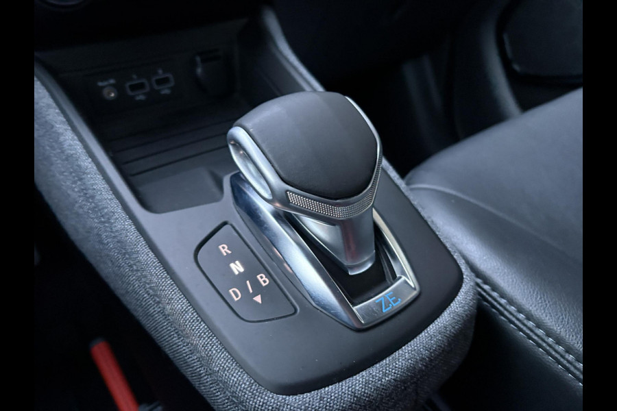 Renault ZOE R135 Intens 52 kWh | Accuhuur | DC Lader | Easy Link 9'' | Dodehoeksensoren | Climate Control | Cruise Control | Achteruitrijcamera | Navi |