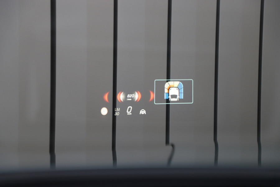 Mercedes-Benz GLC 300e AMG 4-Matic | 313PK | Luchtvering | Head-up | Achterasbesturing | Massage | Keyless-go | Burmester | Digital-light | Distro