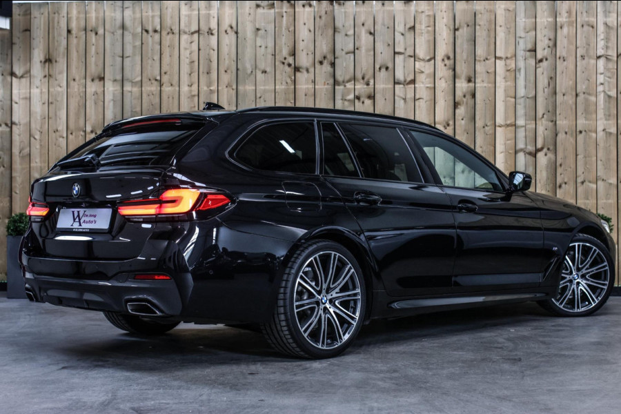 BMW 5 Serie Touring 520d M-Sport *Pano*4-Wiel besturing*Head-Up*Trekhaak*
