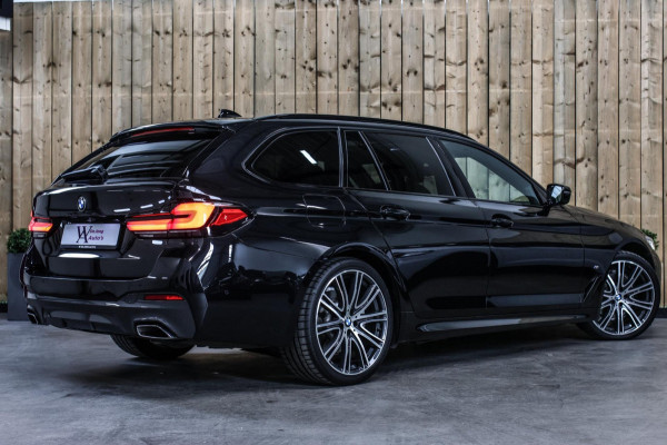 BMW 5 Serie Touring 520d M-Sport *Pano*4-Wiel besturing*Head-Up*Trekhaak*