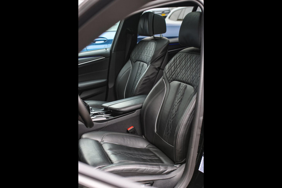 BMW 5 Serie Touring 520d M-Sport *Pano*4-Wiel besturing*Head-Up*Trekhaak*