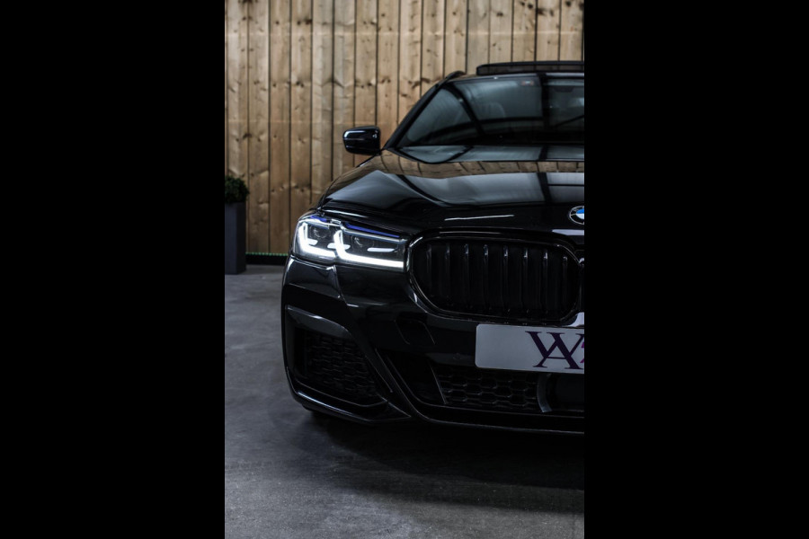 BMW 5 Serie Touring 520d M-Sport *Pano*4-Wiel besturing*Head-Up*Trekhaak*