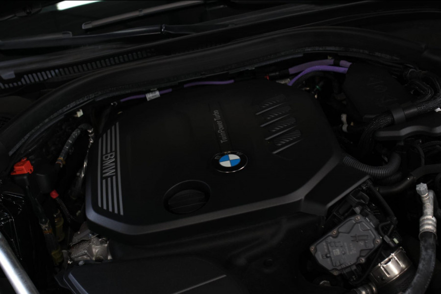 BMW 5 Serie Touring 520d M-Sport *Pano*4-Wiel besturing*Head-Up*Trekhaak*