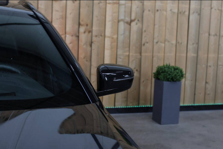 BMW 5 Serie Touring 520d M-Sport *Pano*4-Wiel besturing*Head-Up*Trekhaak*