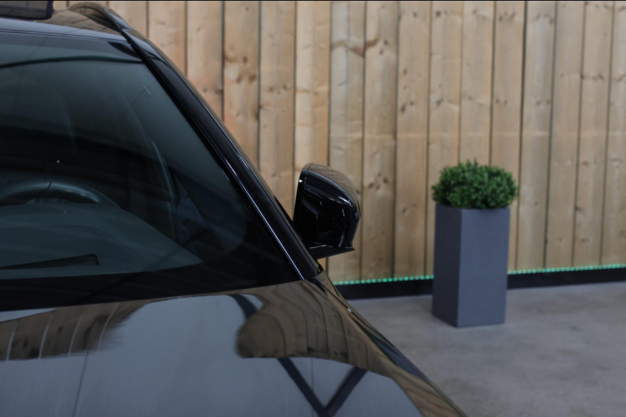 BMW 5 Serie Touring 520d M-Sport *Pano*4-Wiel besturing*Head-Up*Trekhaak*