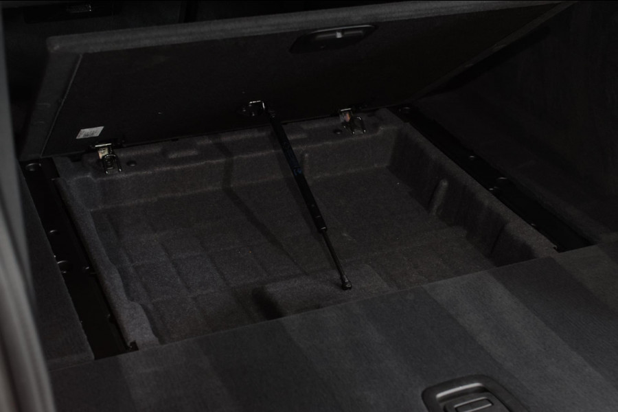 BMW 5 Serie Touring 520d M-Sport *Pano*4-Wiel besturing*Head-Up*Trekhaak*