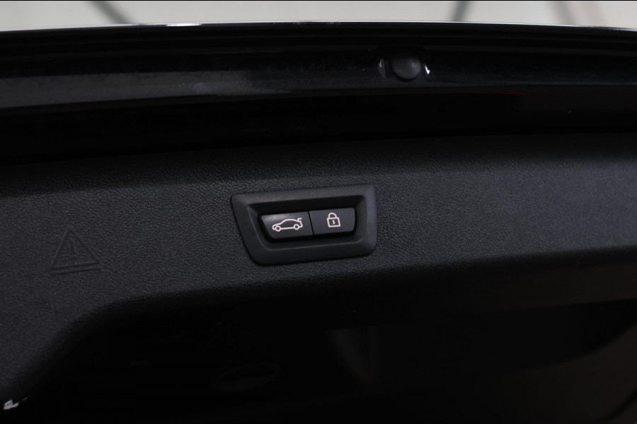 BMW 5 Serie Touring 520d M-Sport *Pano*4-Wiel besturing*Head-Up*Trekhaak*