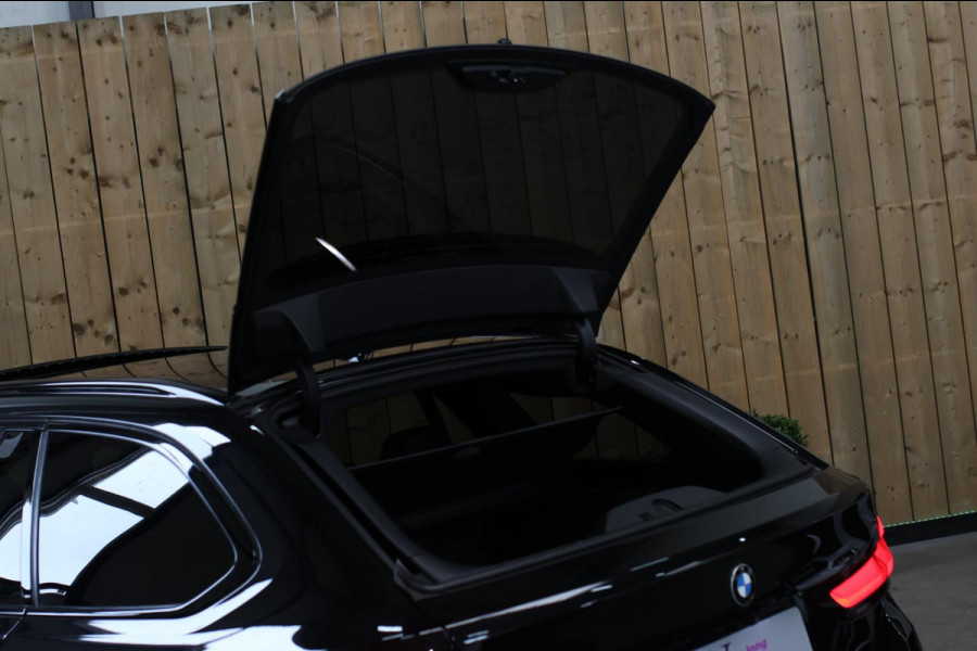 BMW 5 Serie Touring 520d M-Sport *Pano*4-Wiel besturing*Head-Up*Trekhaak*