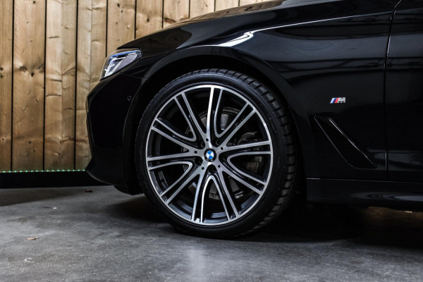 BMW 5 Serie Touring 520d M-Sport *Pano*4-Wiel besturing*Head-Up*Trekhaak*