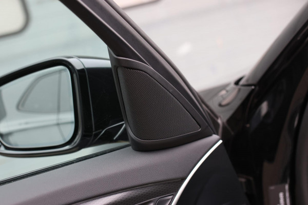 BMW 5 Serie Touring 520d M-Sport *Pano*4-Wiel besturing*Head-Up*Trekhaak*