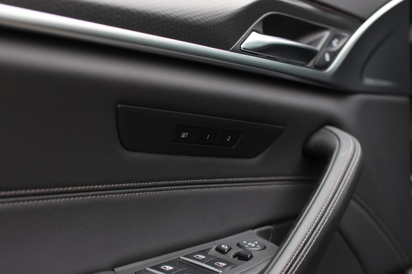 BMW 5 Serie Touring 520d M-Sport *Pano*4-Wiel besturing*Head-Up*Trekhaak*