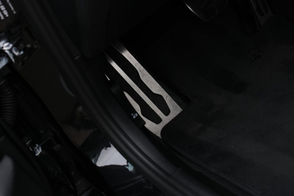 BMW 5 Serie Touring 520d M-Sport *Pano*4-Wiel besturing*Head-Up*Trekhaak*