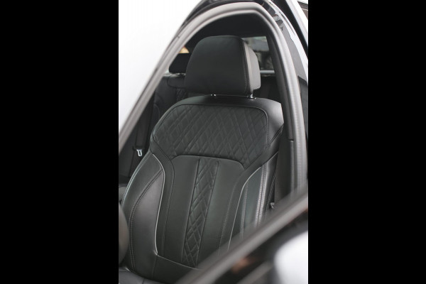 BMW 5 Serie Touring 520d M-Sport *Pano*4-Wiel besturing*Head-Up*Trekhaak*