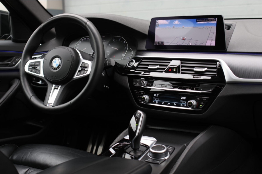 BMW 5 Serie Touring 520d M-Sport *Pano*4-Wiel besturing*Head-Up*Trekhaak*