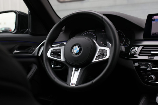 BMW 5 Serie Touring 520d M-Sport *Pano*4-Wiel besturing*Head-Up*Trekhaak*