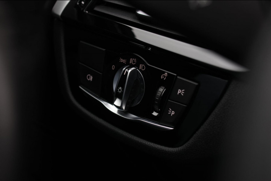 BMW 5 Serie Touring 520d M-Sport *Pano*4-Wiel besturing*Head-Up*Trekhaak*