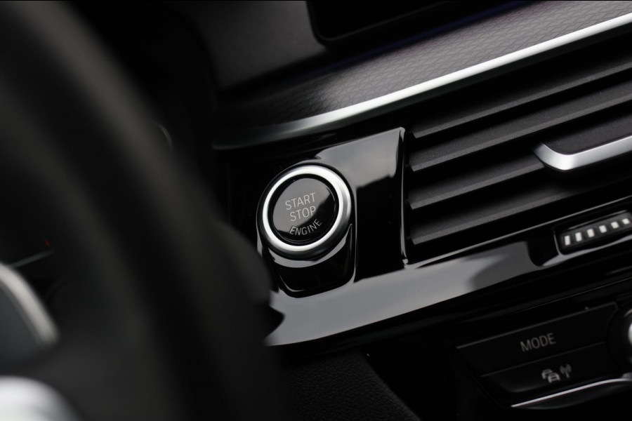 BMW 5 Serie Touring 520d M-Sport *Pano*4-Wiel besturing*Head-Up*Trekhaak*