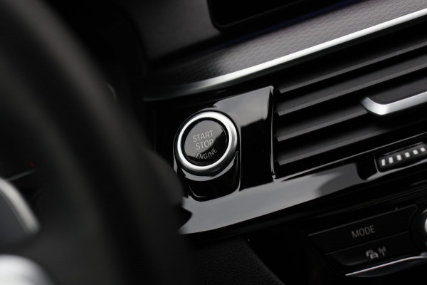 BMW 5 Serie Touring 520d M-Sport *Pano*4-Wiel besturing*Head-Up*Trekhaak*