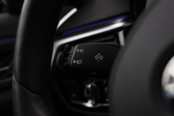 BMW 5 Serie Touring 520d M-Sport *Pano*4-Wiel besturing*Head-Up*Trekhaak*