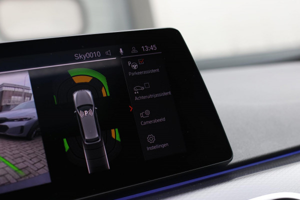 BMW 5 Serie Touring 520d M-Sport *Pano*4-Wiel besturing*Head-Up*Trekhaak*