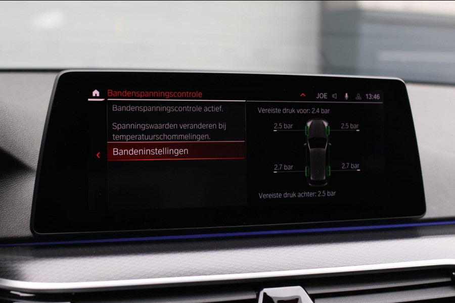 BMW 5 Serie Touring 520d M-Sport *Pano*4-Wiel besturing*Head-Up*Trekhaak*