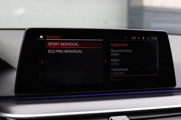 BMW 5 Serie Touring 520d M-Sport *Pano*4-Wiel besturing*Head-Up*Trekhaak*