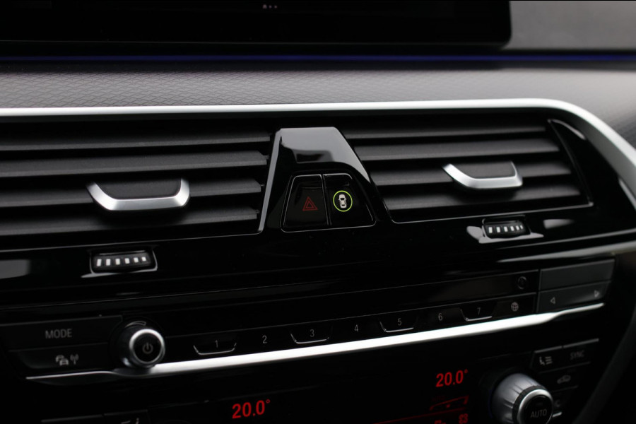 BMW 5 Serie Touring 520d M-Sport *Pano*4-Wiel besturing*Head-Up*Trekhaak*