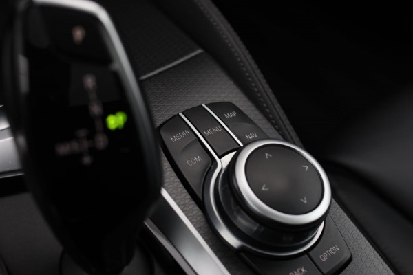 BMW 5 Serie Touring 520d M-Sport *Pano*4-Wiel besturing*Head-Up*Trekhaak*