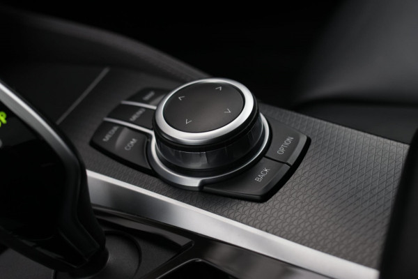 BMW 5 Serie Touring 520d M-Sport *Pano*4-Wiel besturing*Head-Up*Trekhaak*