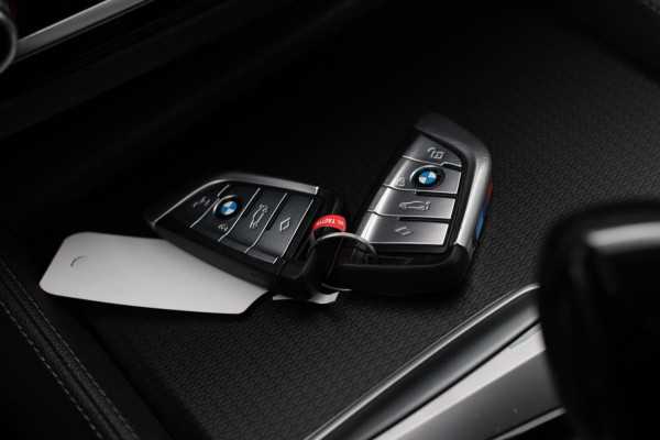 BMW 5 Serie Touring 520d M-Sport *Pano*4-Wiel besturing*Head-Up*Trekhaak*