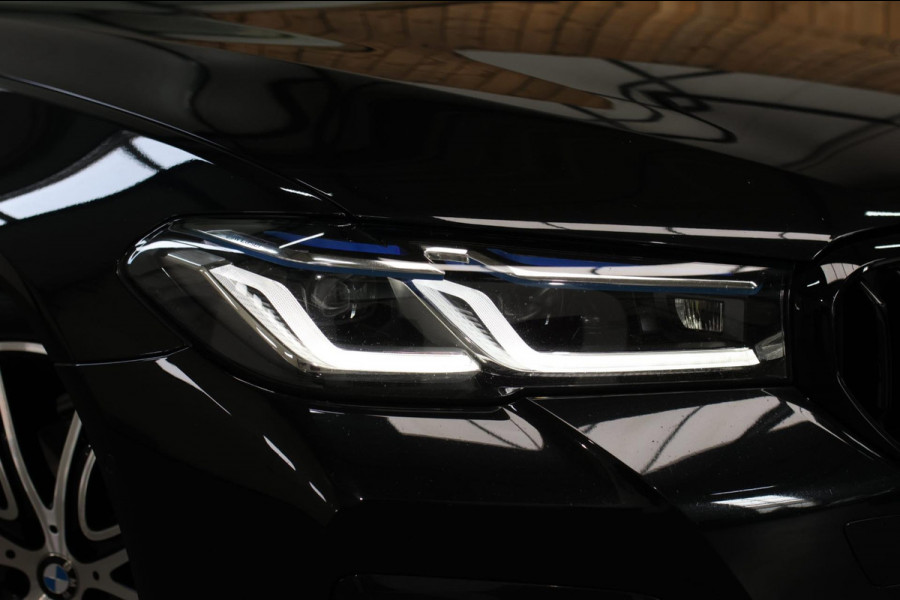 BMW 5 Serie Touring 520d M-Sport *Pano*4-Wiel besturing*Head-Up*Trekhaak*