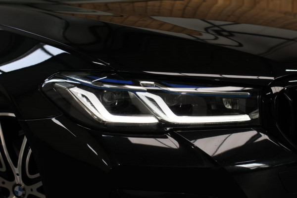 BMW 5 Serie Touring 520d M-Sport *Pano*4-Wiel besturing*Head-Up*Trekhaak*