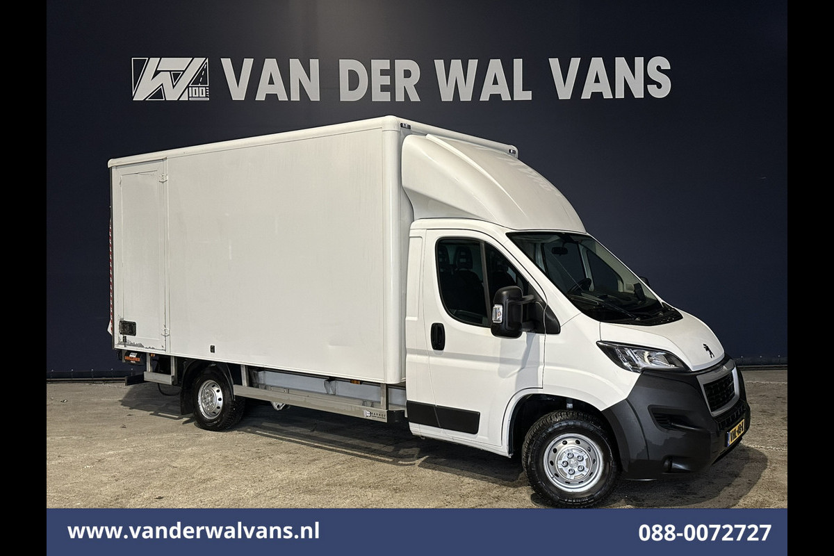 Peugeot Boxer 2.2 BlueHDi 141pk Bakwagen Laadklep Zijdeur Euro6 Airco | Camera | Cruisecontrol | 937kg laadvermogen Bijrijdersbank