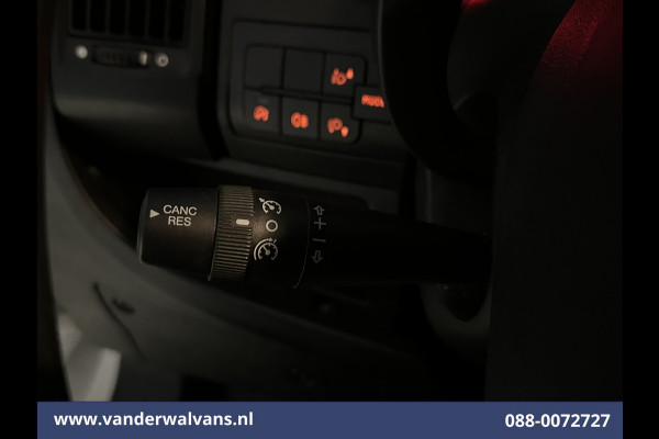 Peugeot Boxer 2.2 BlueHDi 141pk Bakwagen Laadklep Zijdeur Euro6 Airco | Camera | Cruisecontrol | 937kg laadvermogen Bijrijdersbank