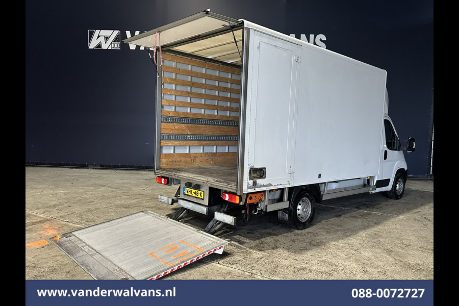Peugeot Boxer 2.2 BlueHDi 141pk Bakwagen Laadklep Zijdeur Euro6 Airco | Camera | Cruisecontrol | 937kg laadvermogen Bijrijdersbank